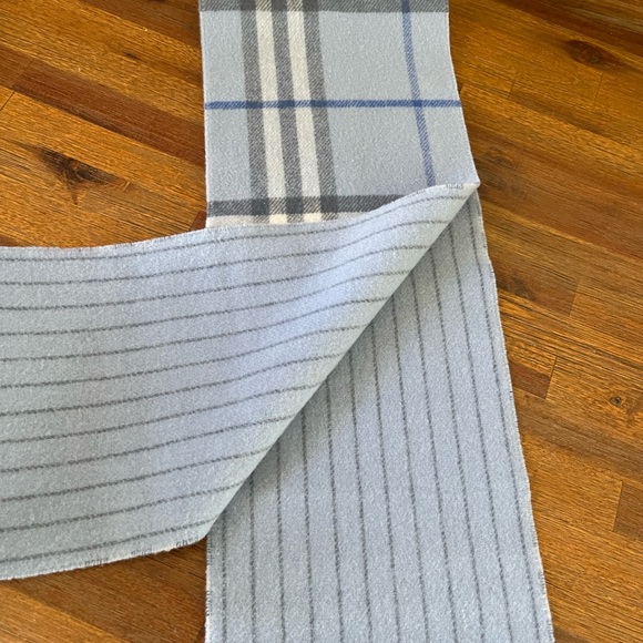 Burberry Scarf Baby Blue Nova Check Reversible Wool Made in Scotland GUC - Picture 12 of 16